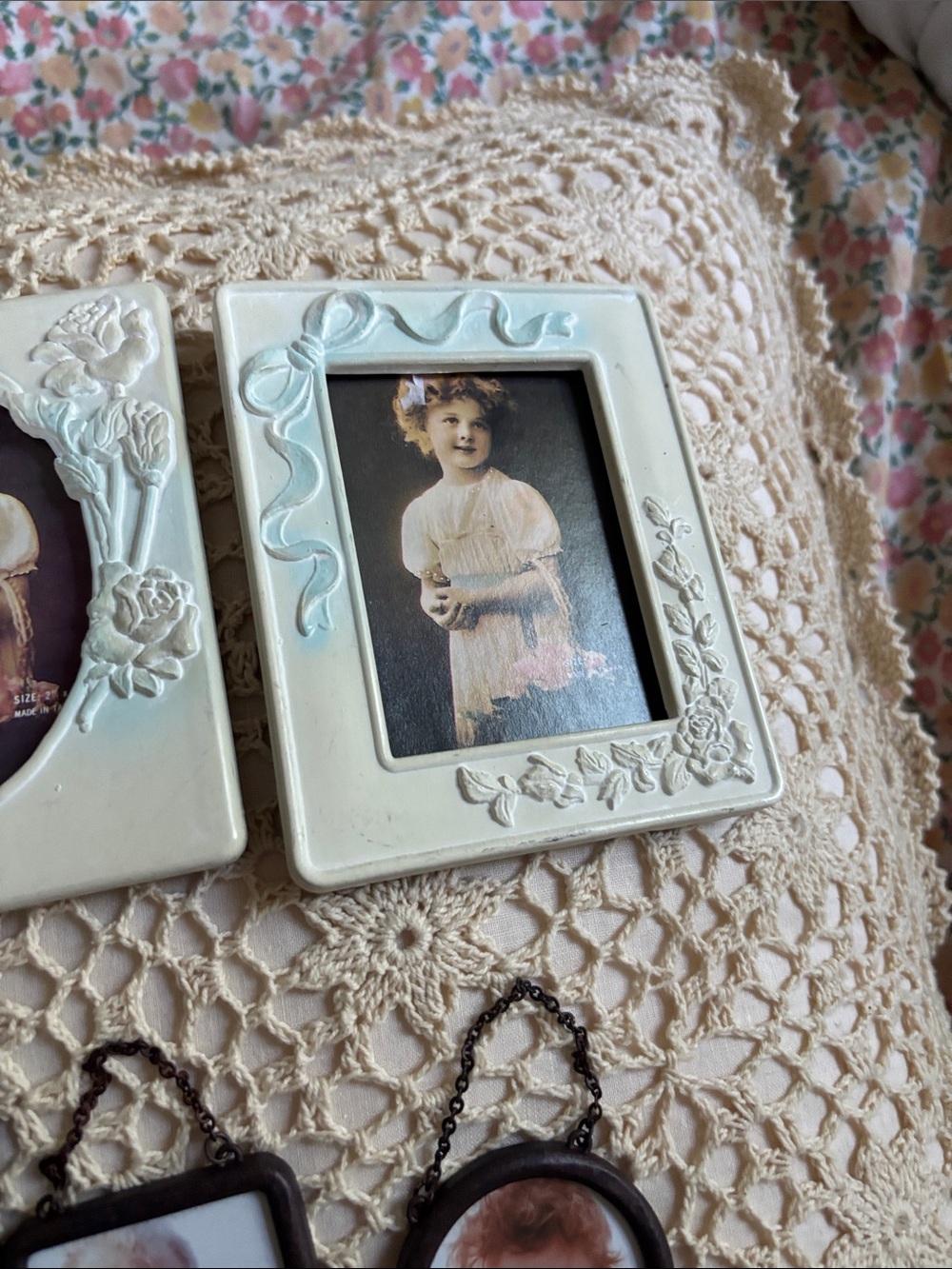 Vintage Style White Decorative Picture Frame Set - Home Accents - Picture 4 of 5